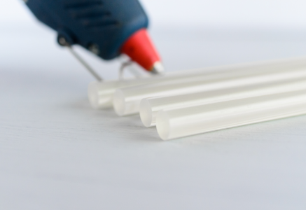 Hot melt adhesive